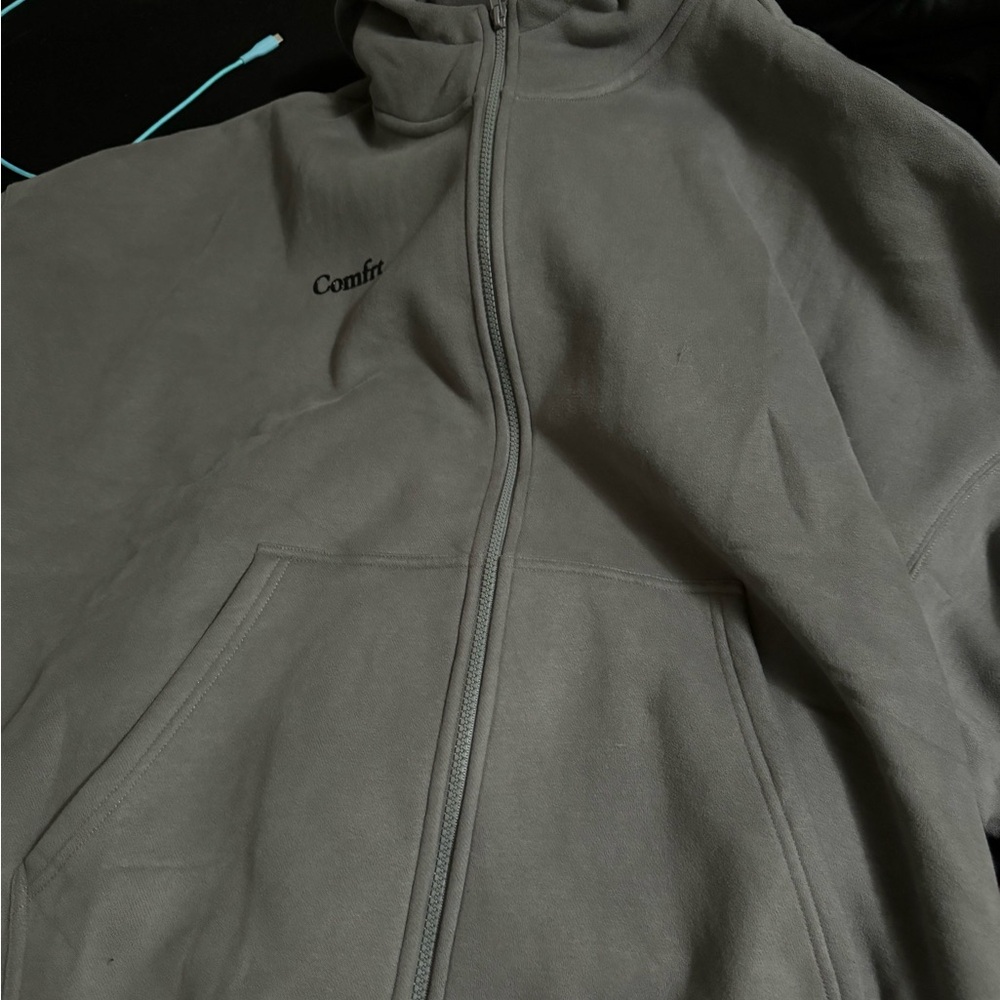 Comfrt cloud hoodie Large